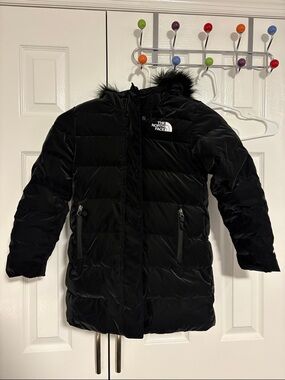 The North Face Kids Girls Black Puffer Coat with Faux-Fur Trim size SP (7/8)